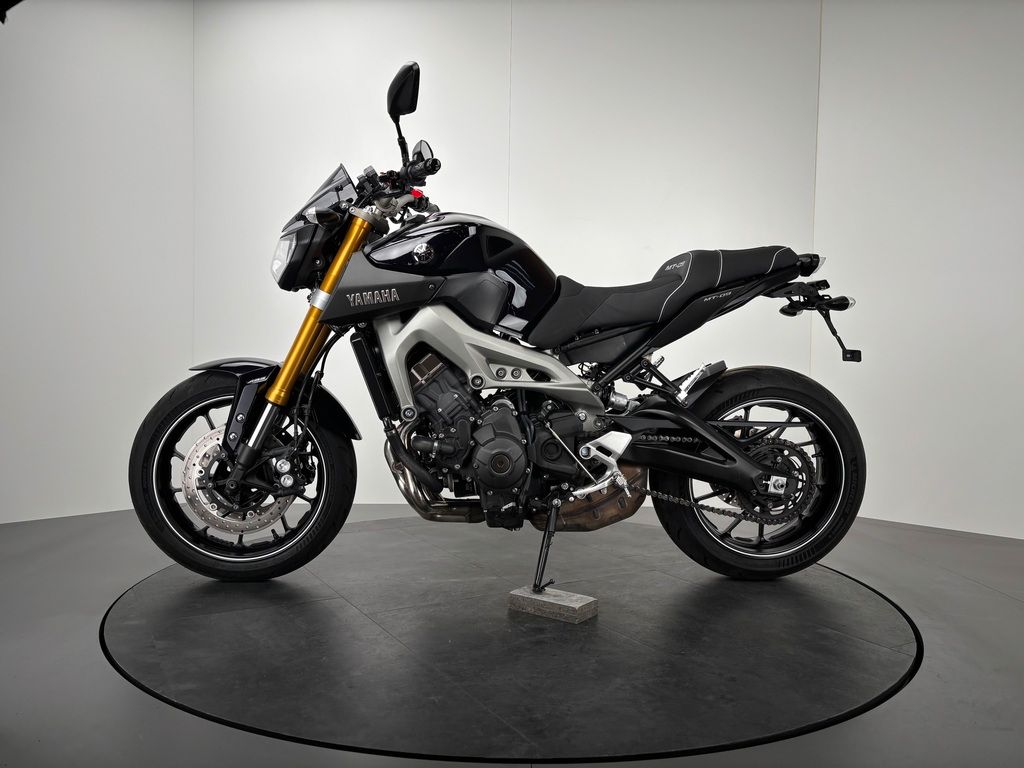 Fahrzeugabbildung Yamaha MT-09 *TOP-ZUSTAND *2. HAND *SERVICE NEU