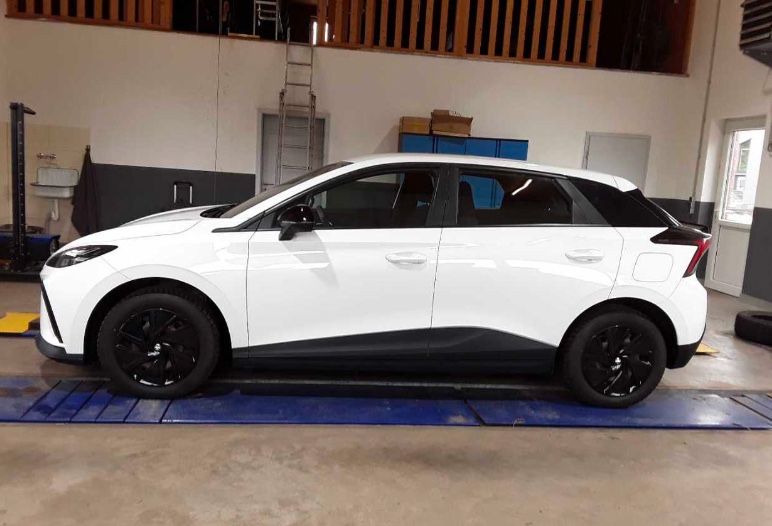 MG4 Standard/Limo/Navi/14500netto imagem 2