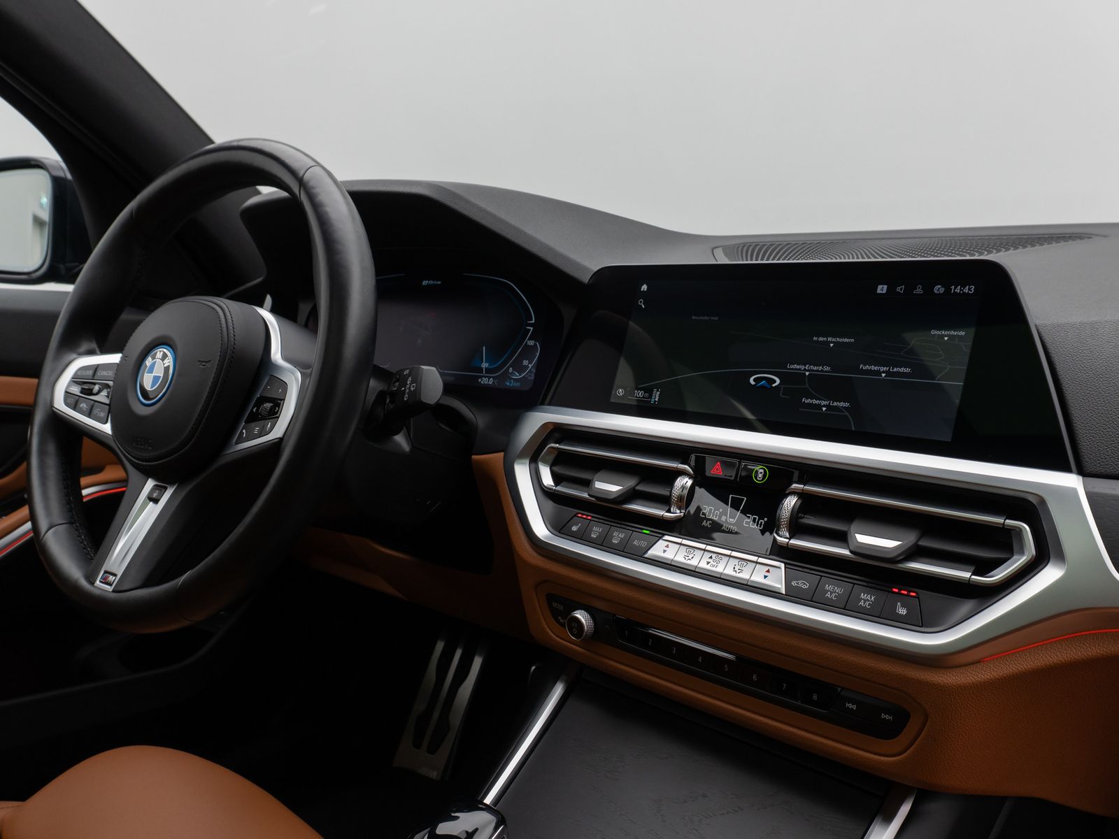 Fahrzeugabbildung BMW 330e xD M Sport Panorama Laser Kamera HUD HiFi