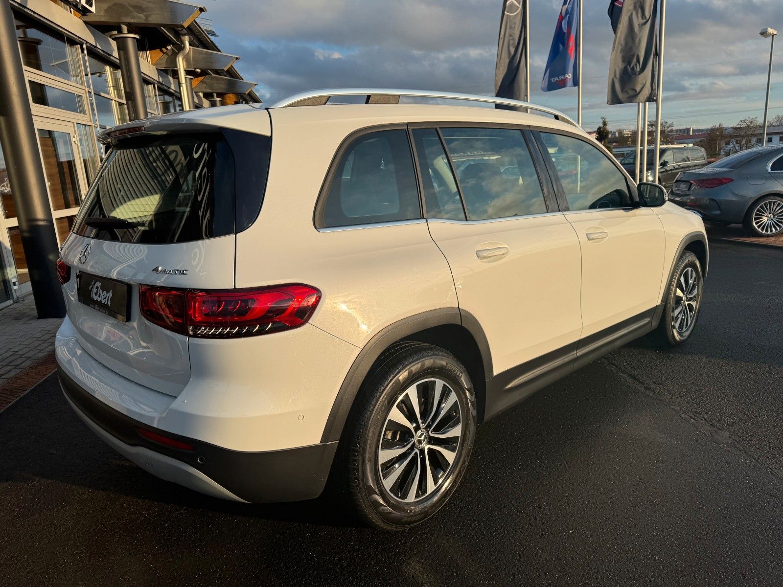 Fahrzeugabbildung Mercedes-Benz GLB 200 4M Style+StandH+Distr+RKamera+Augment