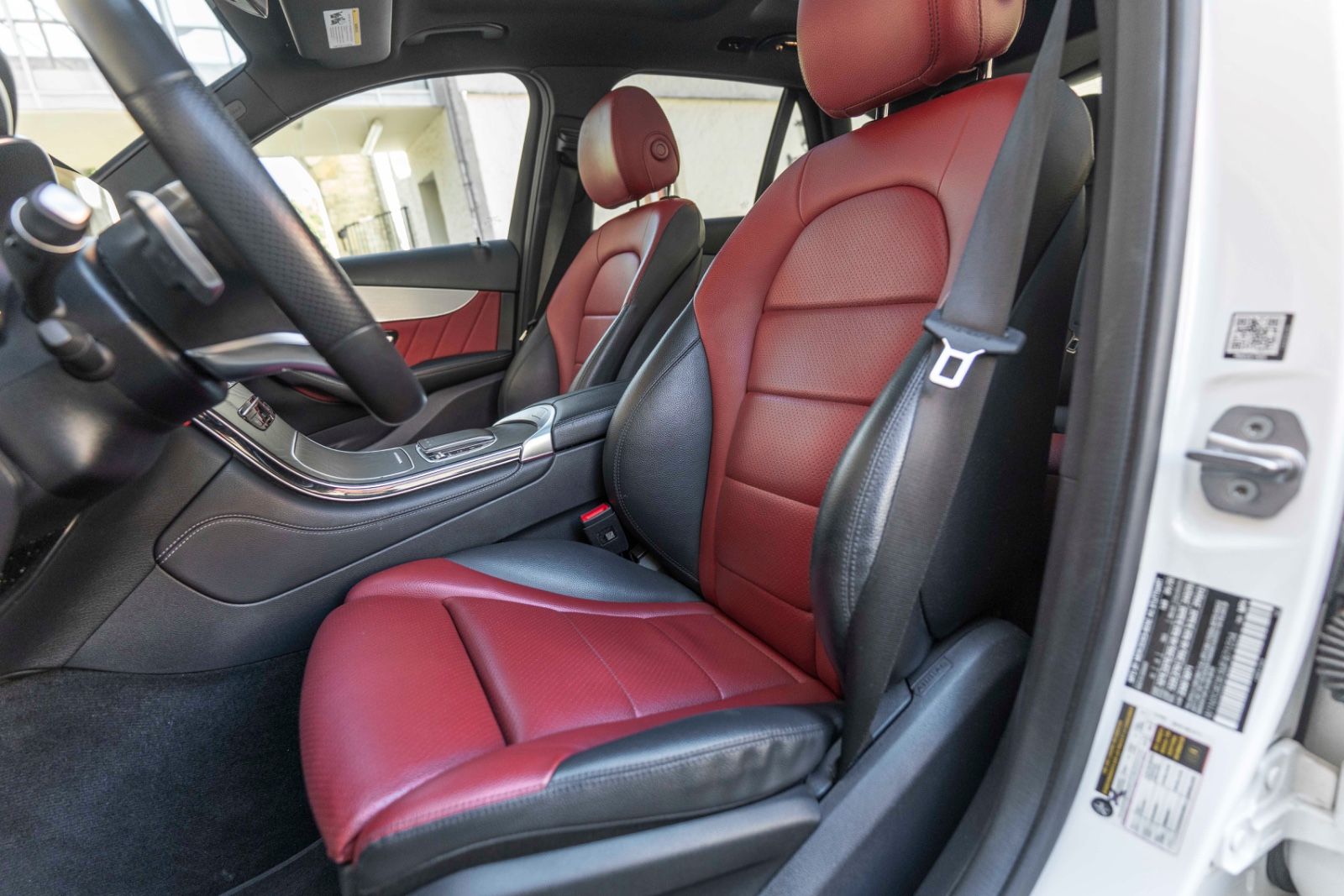 Fahrzeugabbildung Mercedes-Benz GLC 300 AMG-LINE BURMESTER LED 360° SHZ PANO