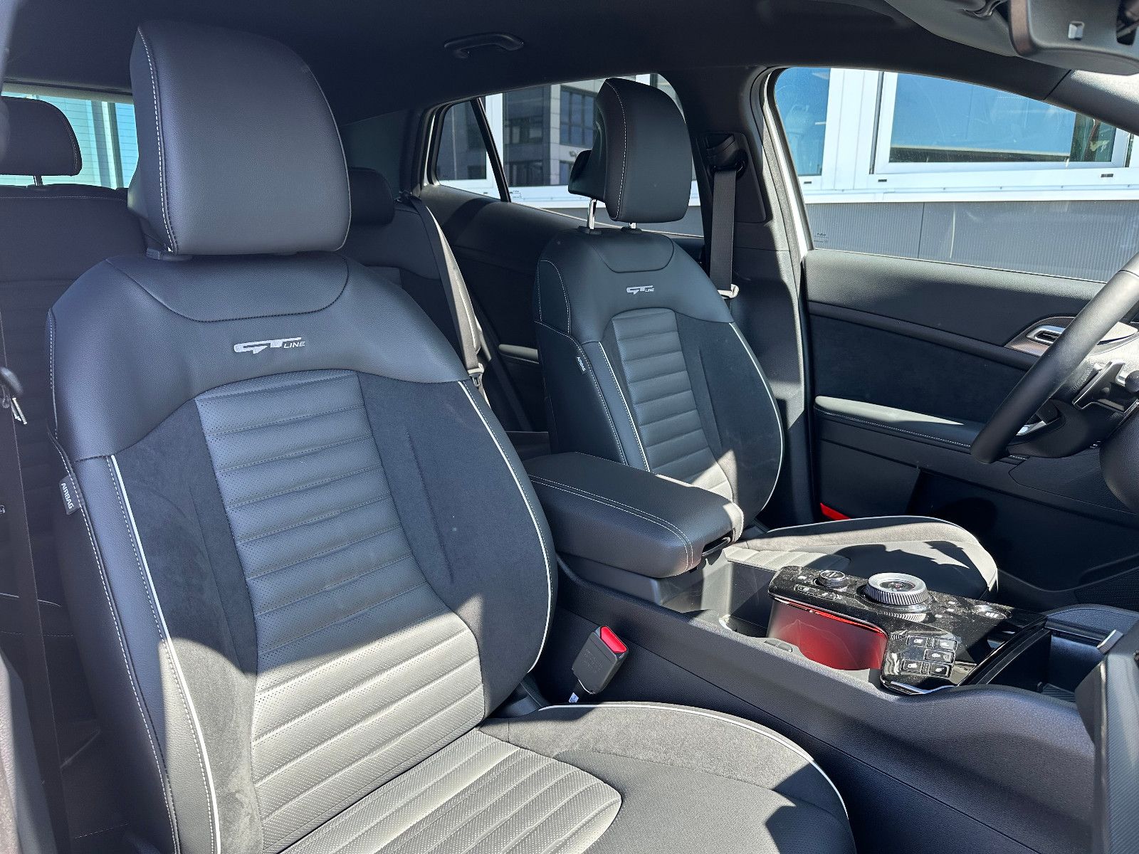 Fahrzeugabbildung Kia Sportage 1.6 T-GDI PHEV GT-line STD