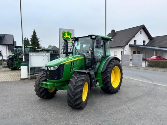 John Deere 5105M