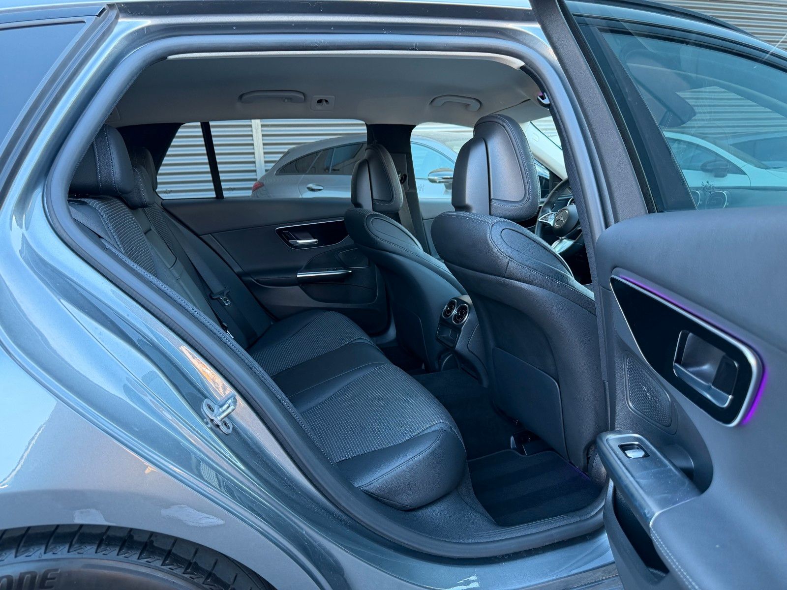 Fahrzeugabbildung Mercedes-Benz C 220d T 4M Avantgarde+AHK+Distr+360+Night