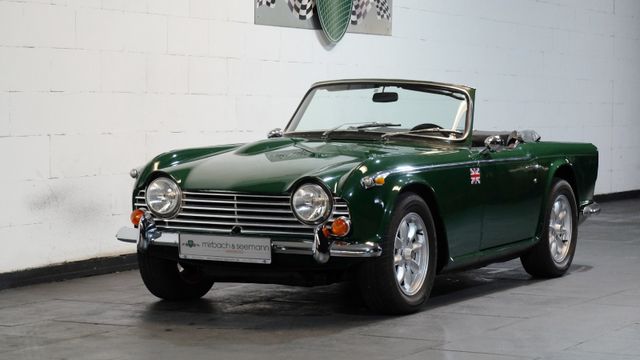 Triumph TR5  TR250  Roadster  mit 3 x Doppelweber
