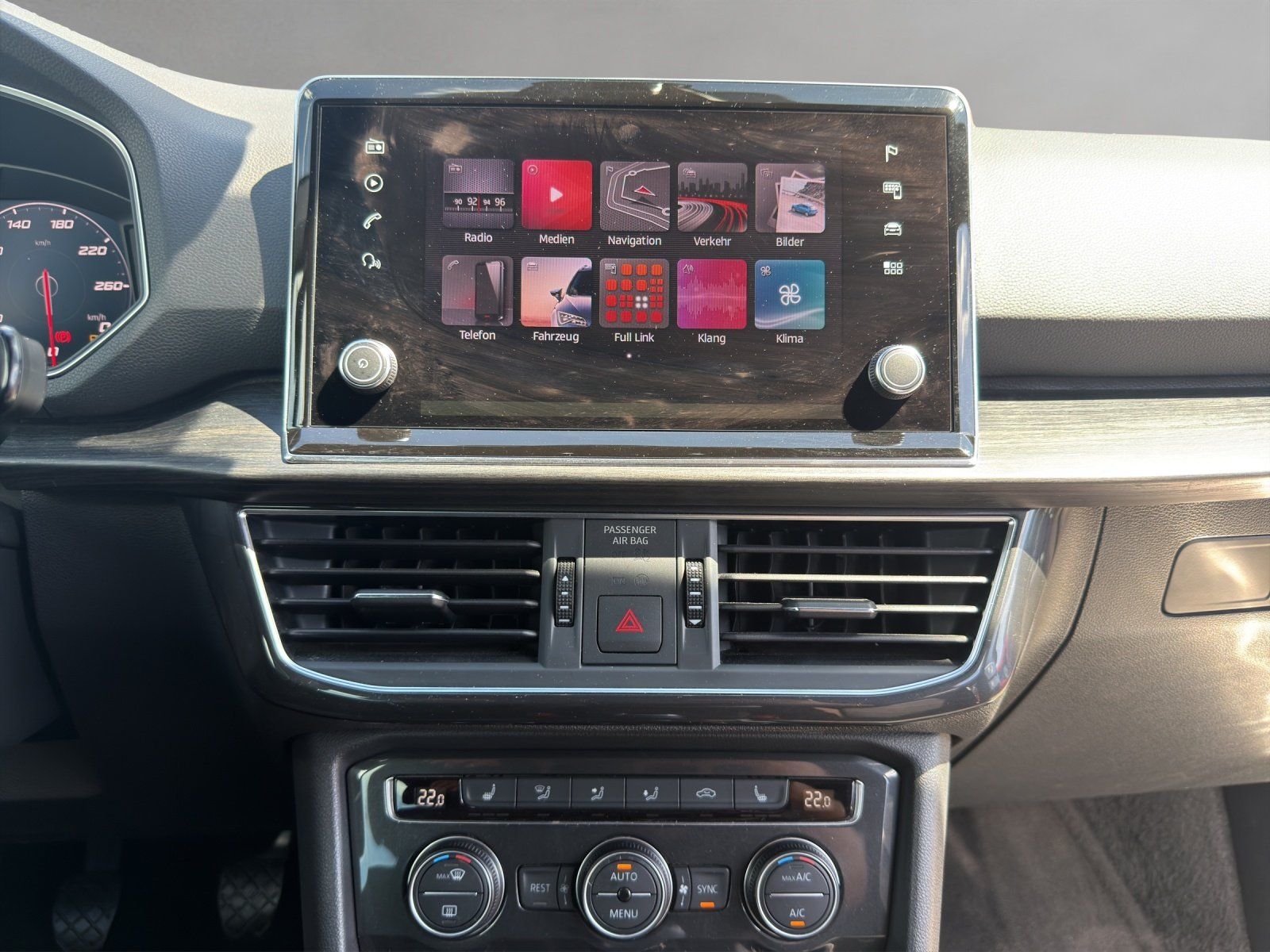 Fahrzeugabbildung SEAT Tarraco 1.5 TSI ACT Xcellence 7Sitzer/Navi/PDC