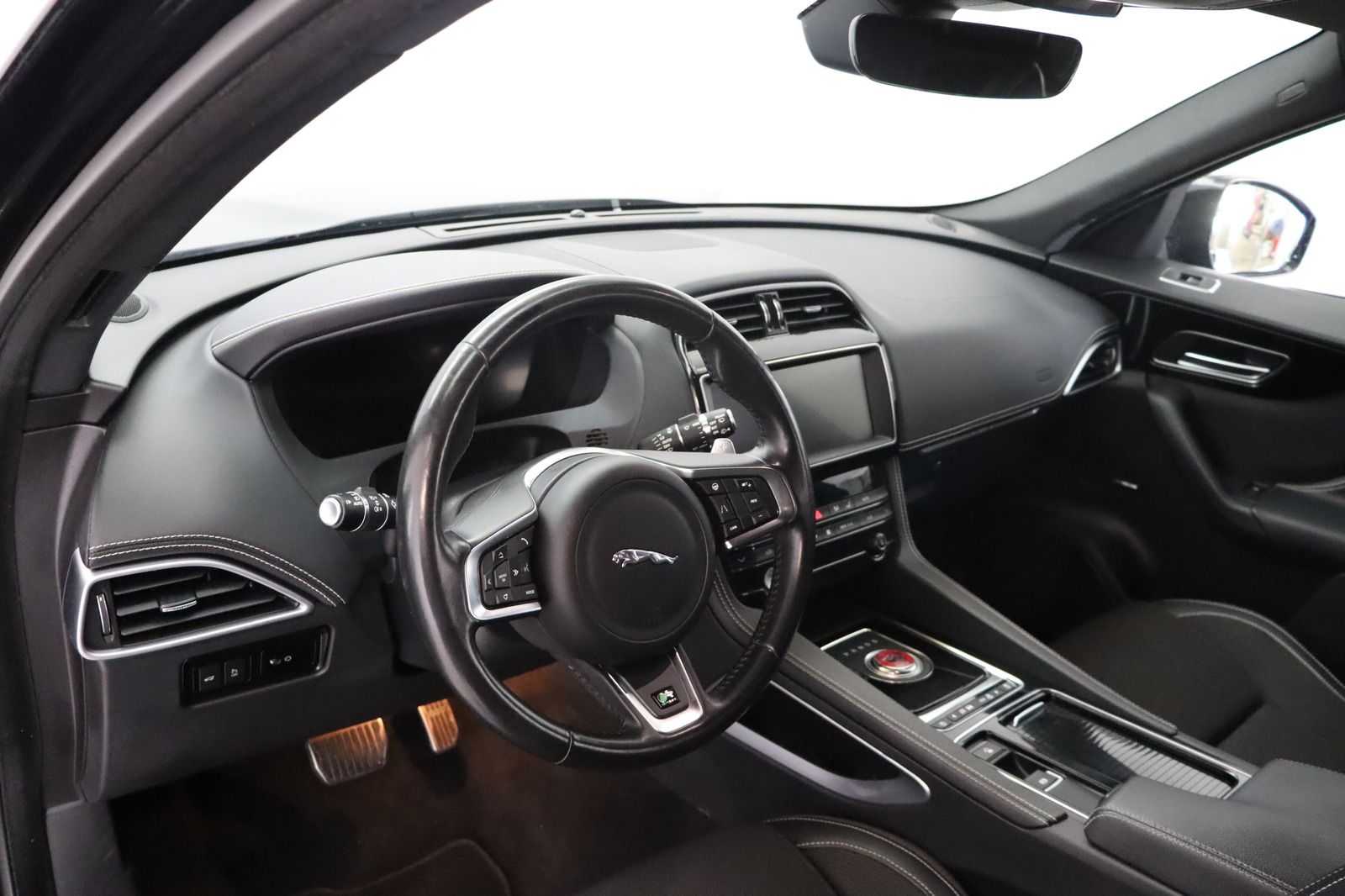 Fahrzeugabbildung Jaguar F-Pace 25t AWD * Navi * Anhängerk * LED
