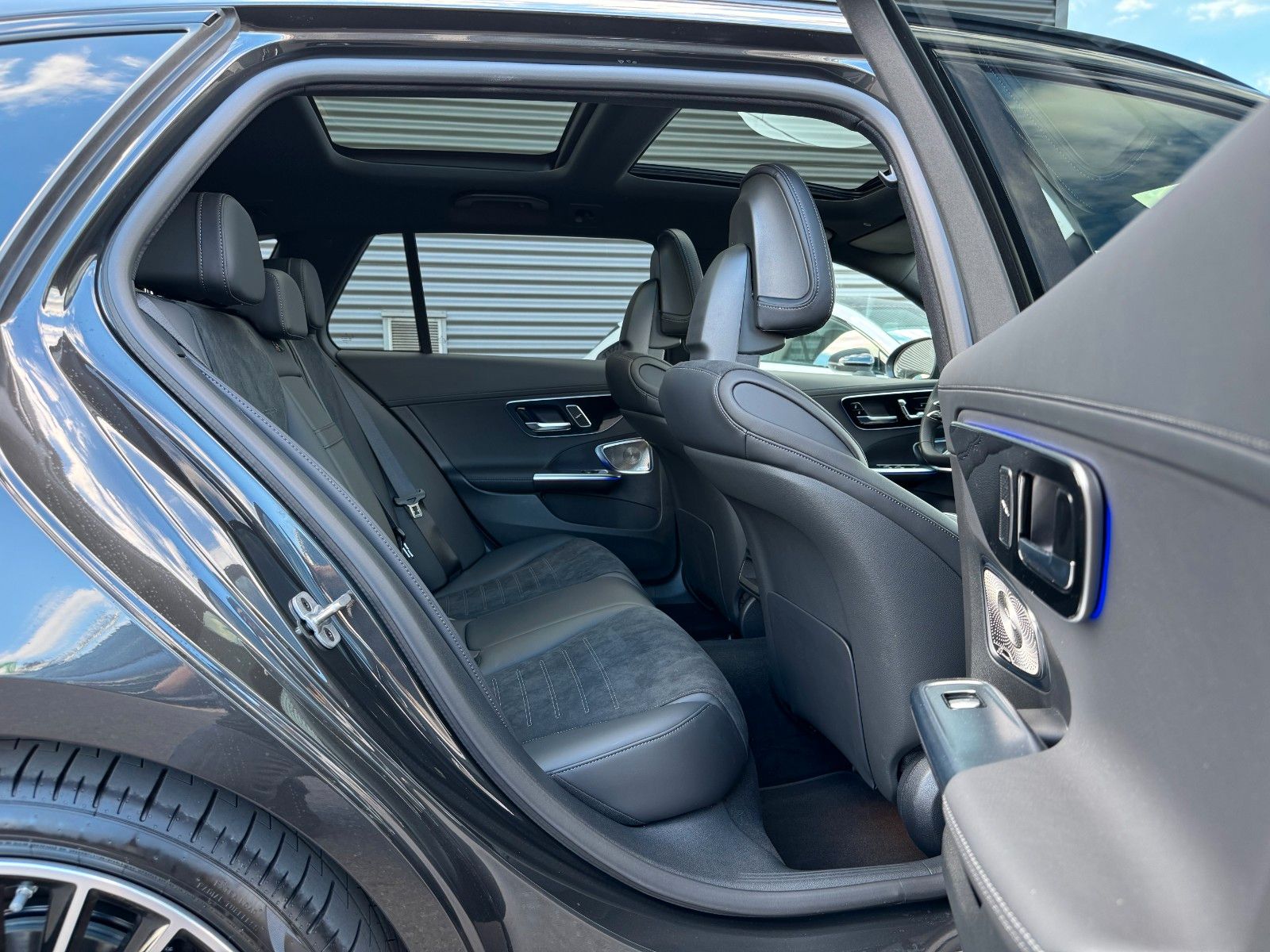 Fahrzeugabbildung Mercedes-Benz C 220 d T AMG Burm+AHK+Pano+360°+Distr+Memory