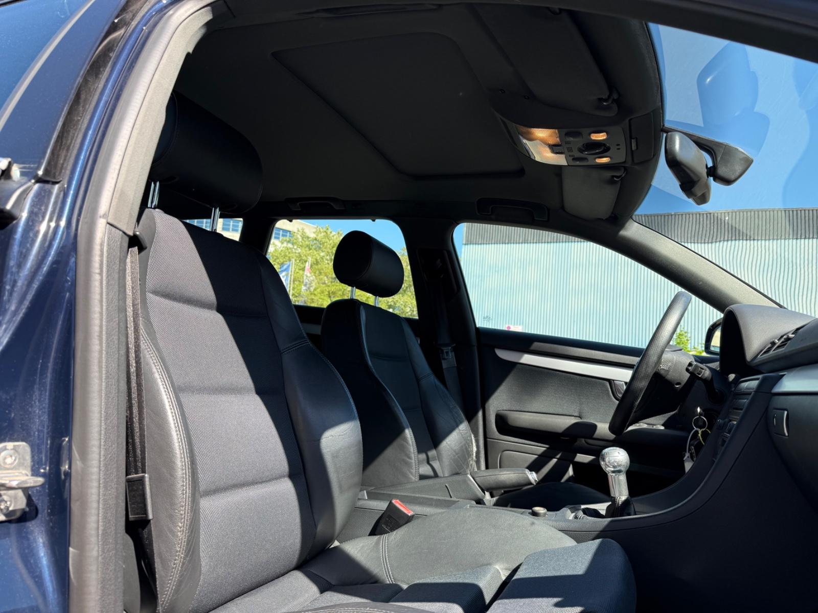 Audi A4 2004 — photo 16
