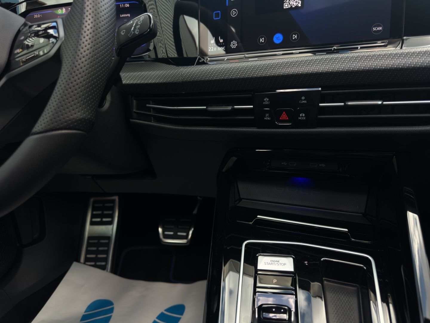 Golf R VIII 2.0 TSI 4Motion LED PanoDach HuD Rüc