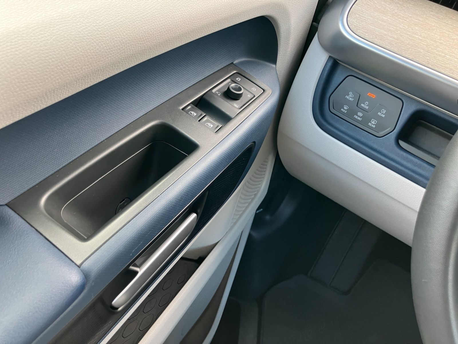 Fahrzeugabbildung Volkswagen ID.Buzz Pro Matrix AHK Navi ACC