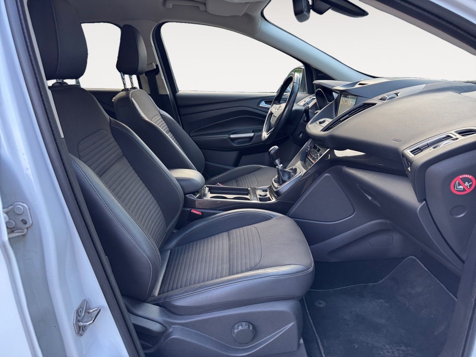 Fahrzeugabbildung Ford Kuga Titanium*LED*8Fach Alu*Kamera*Teilleder