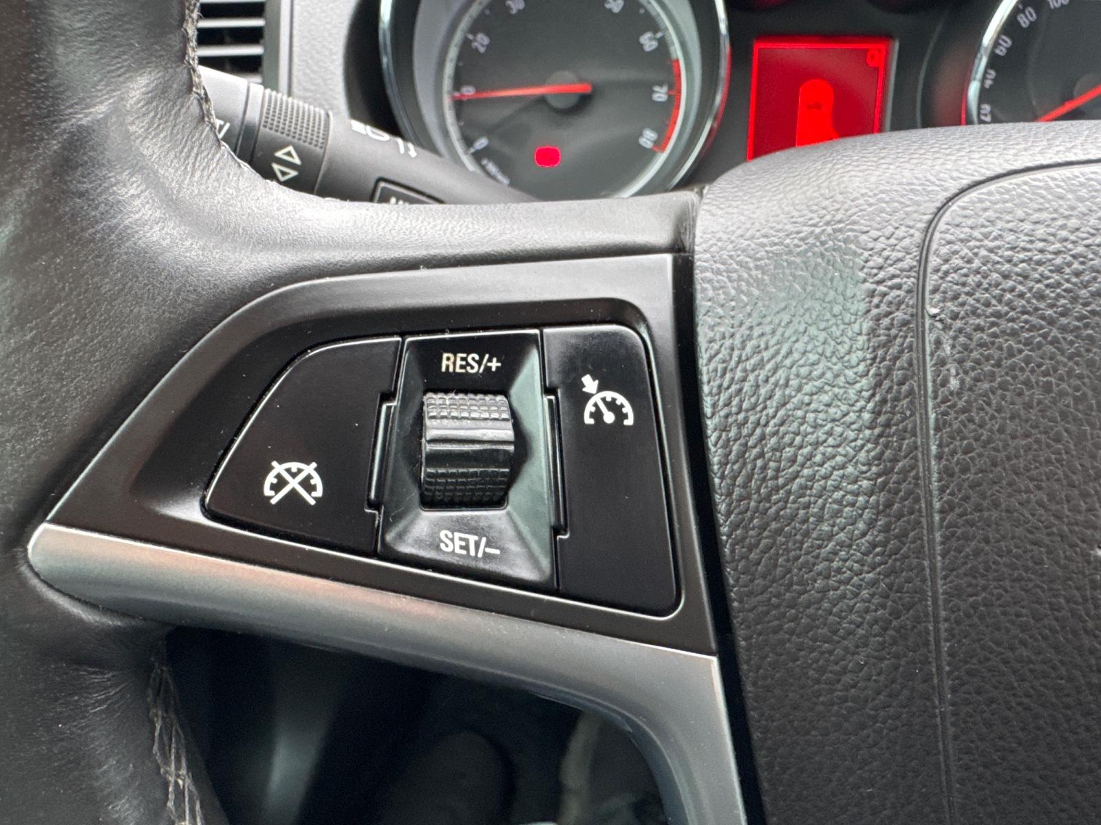 Opel Insignia 2012 — photo 27