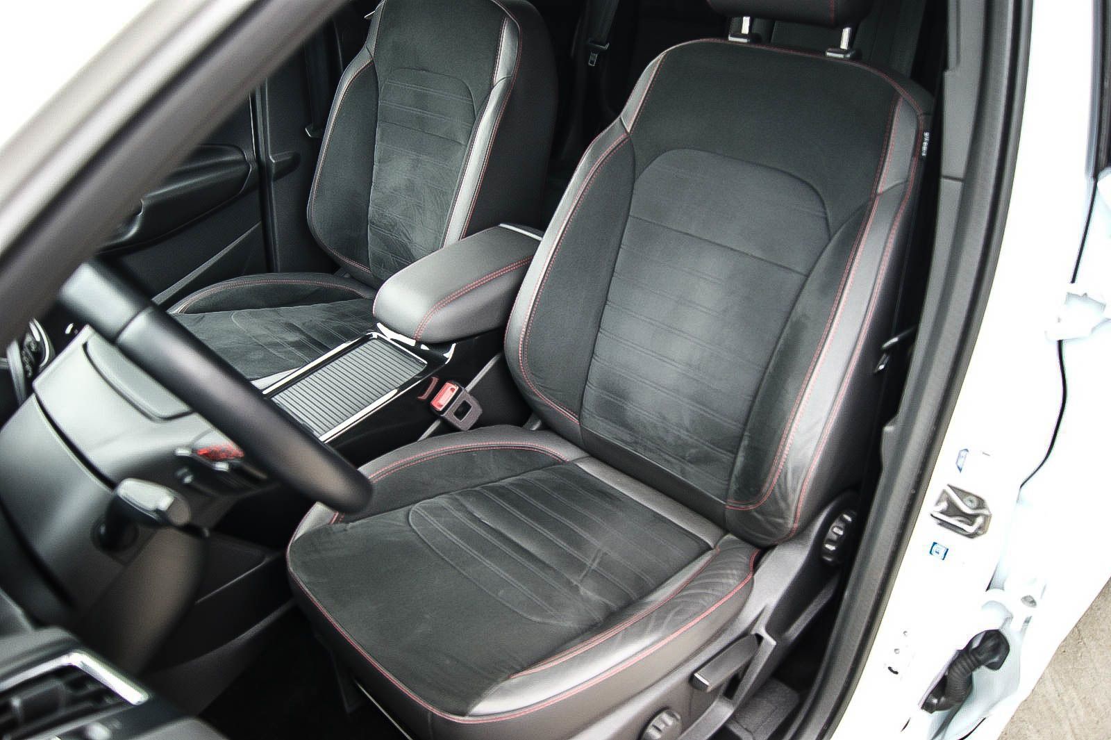 Fahrzeugabbildung Ford Kuga 15 EcoBoost 4x4 Auto ST-Line 1.HAND