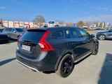 Volvo V60 Cross Country D3 Summum 6-Gang - Volvo V60: Summum