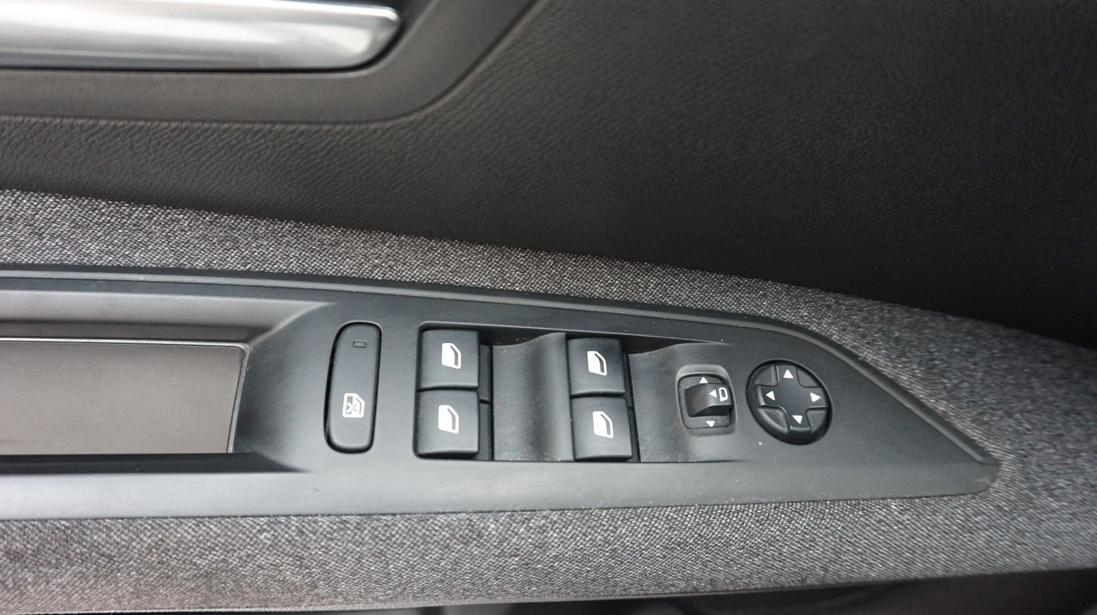 Fahrzeugabbildung Peugeot 5008 Active Business 7 Sitzer Scheckheftgepflegt