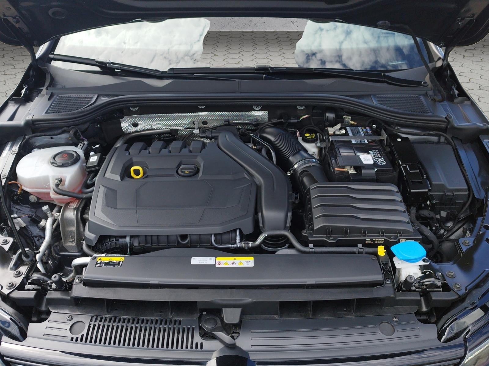 Volkswagen Golf VIII Variant 1.5 TSI R-LINE AHK/PANO/MATRIX, миниатюра 13
