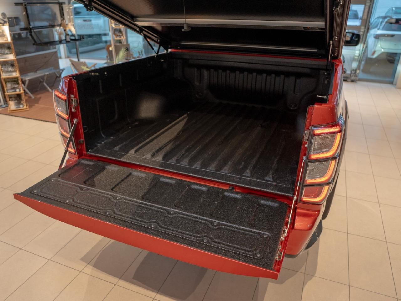 Fahrzeugabbildung Isuzu D-Max Double Cab 4WD V-CROSS - Neues Modell MJ24