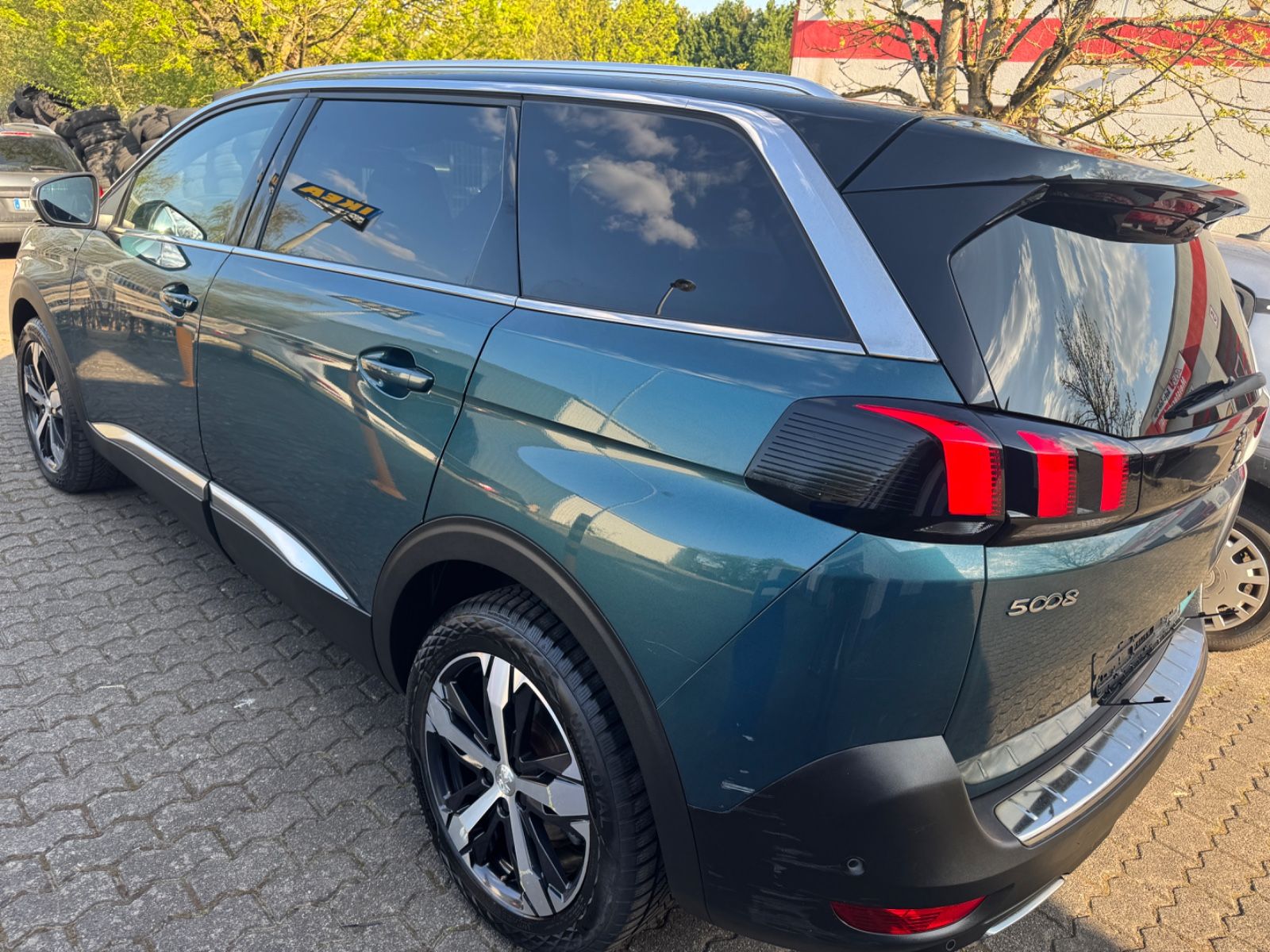 Fahrzeugabbildung Peugeot 5008 Allure GT Line Leder+7 Sitzer+LED+Panorama+