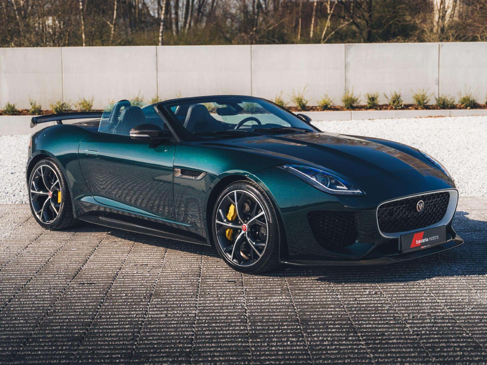 Jaguar F-Type Project 7 / 1 OF 250 / Carbon / Helmets