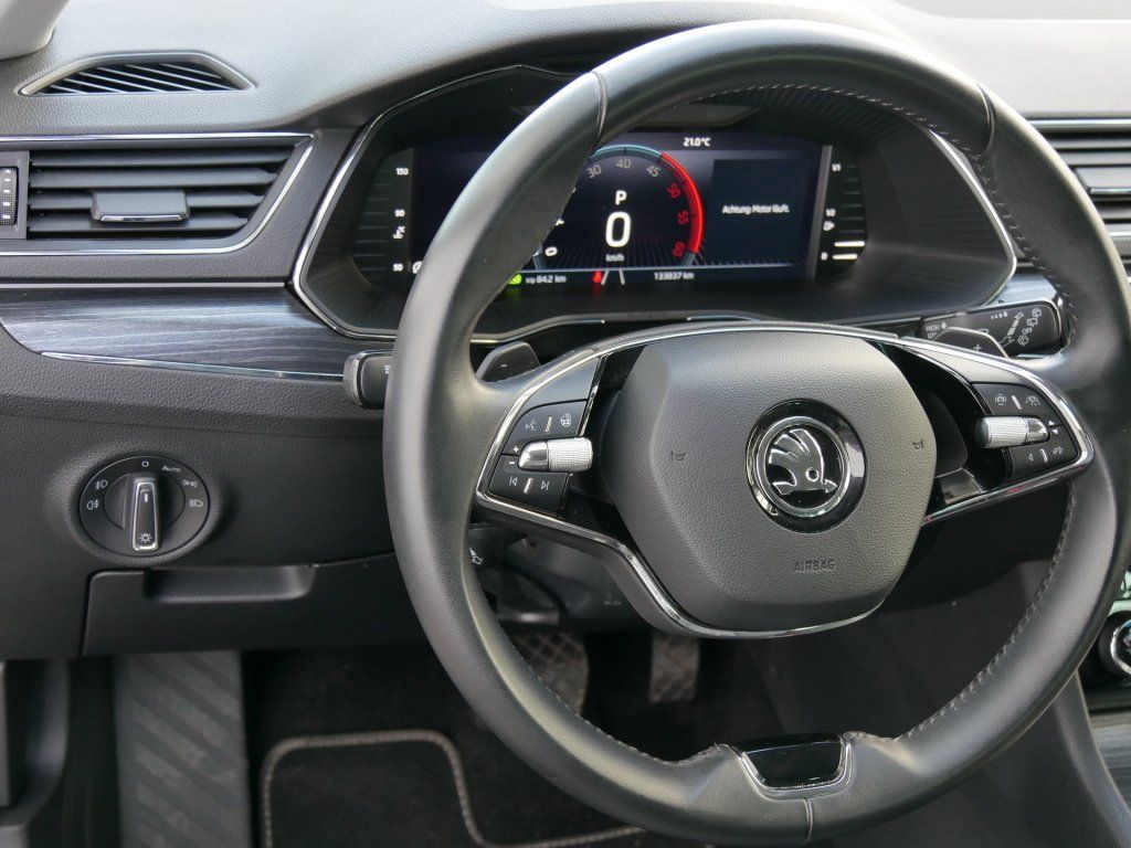 Fahrzeugabbildung SKODA Superb  2.0 TDI Premium Edition SHZ Navi PDC