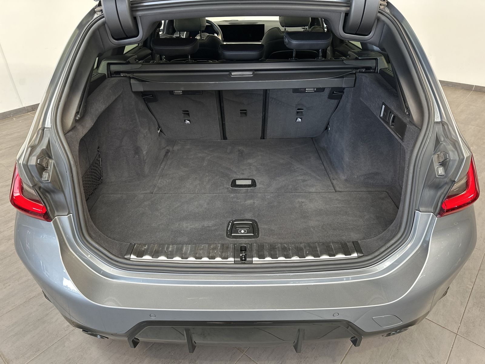 Fahrzeugabbildung BMW 320d Touring M-Sport NAV+LED+ACC+PANO+H&K+KAMERA