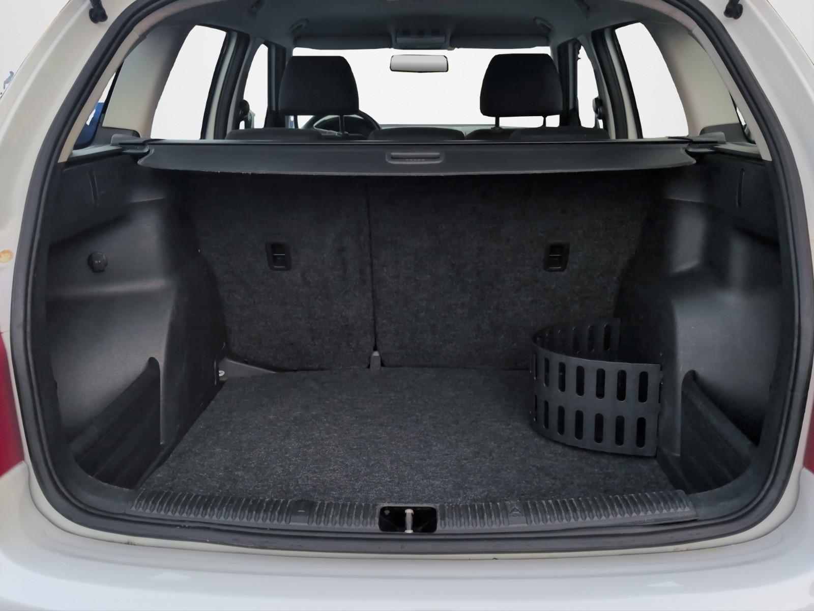 Skoda Fabia 2011 — photo 20