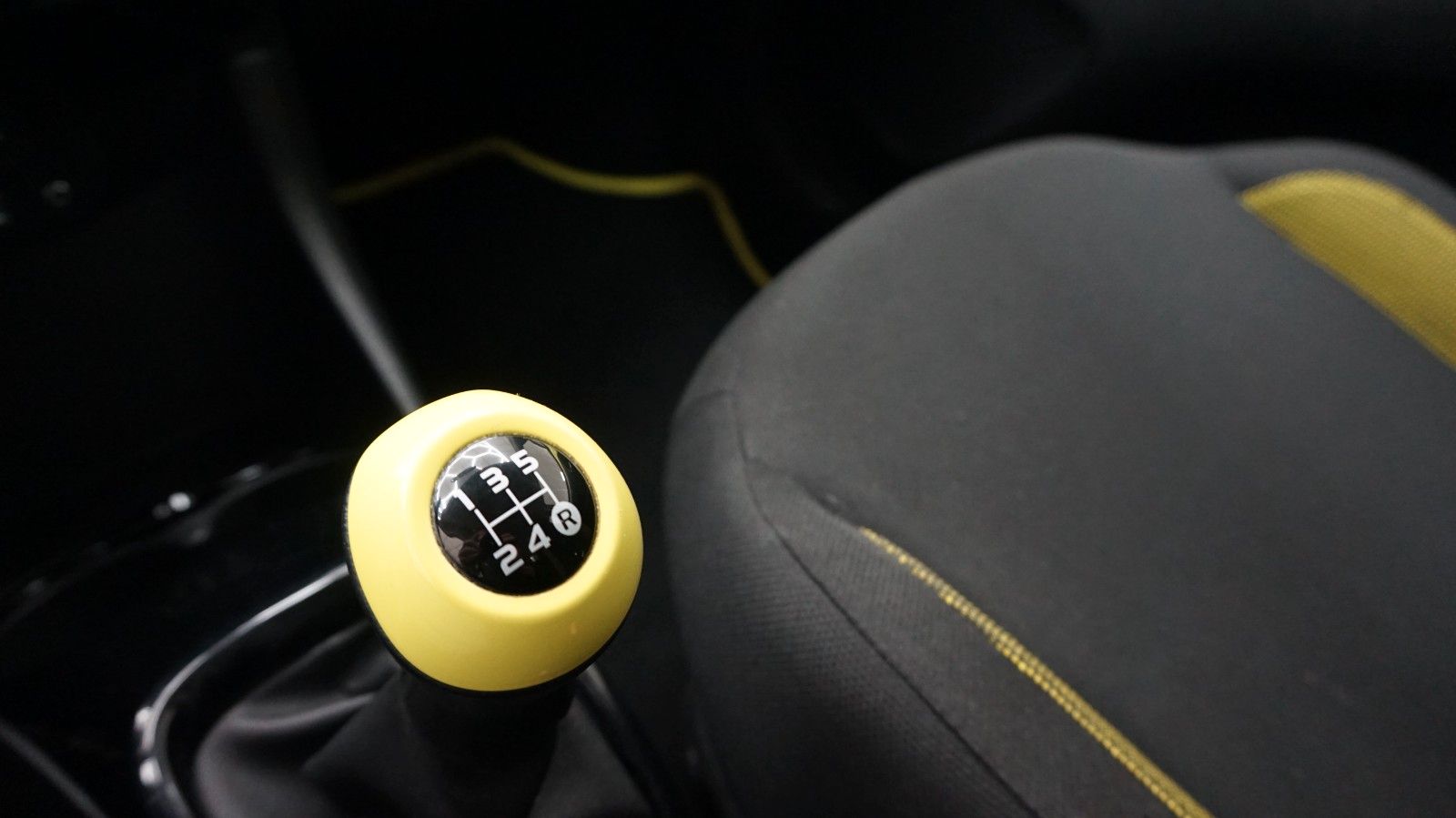 Fahrzeugabbildung Toyota Aygo x-cite nur 4,1 Liter durchs. Verbrauch