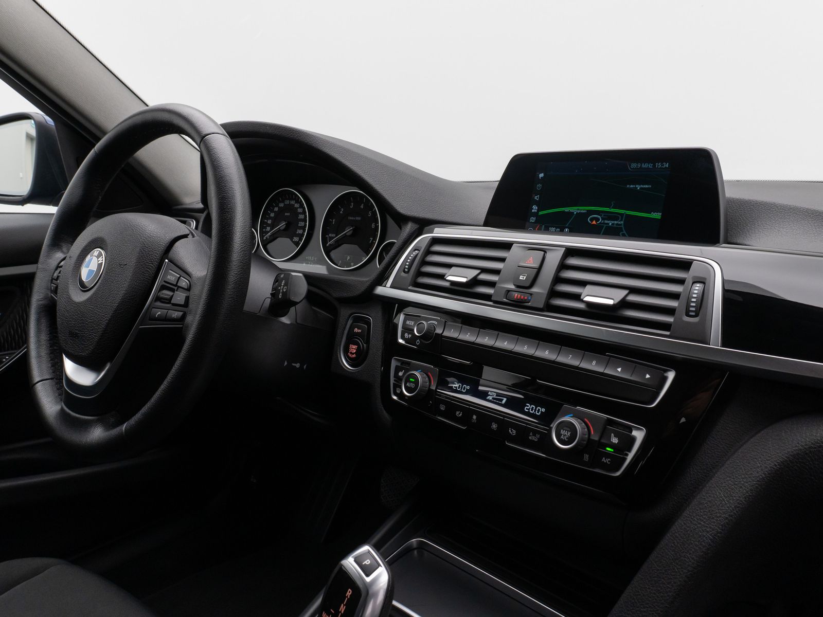 Fahrzeugabbildung BMW 320i Advantage HiFi Navi Lordos PDC LED Alarm