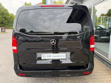 Mercedes V 220 - 9