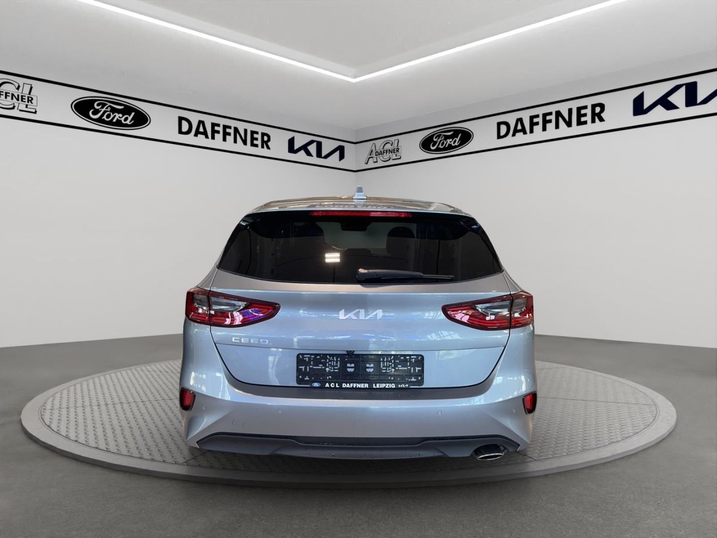 Fahrzeugabbildung Kia Ceed Ultimate SpurhalteASS Tempomat totWinkelASS