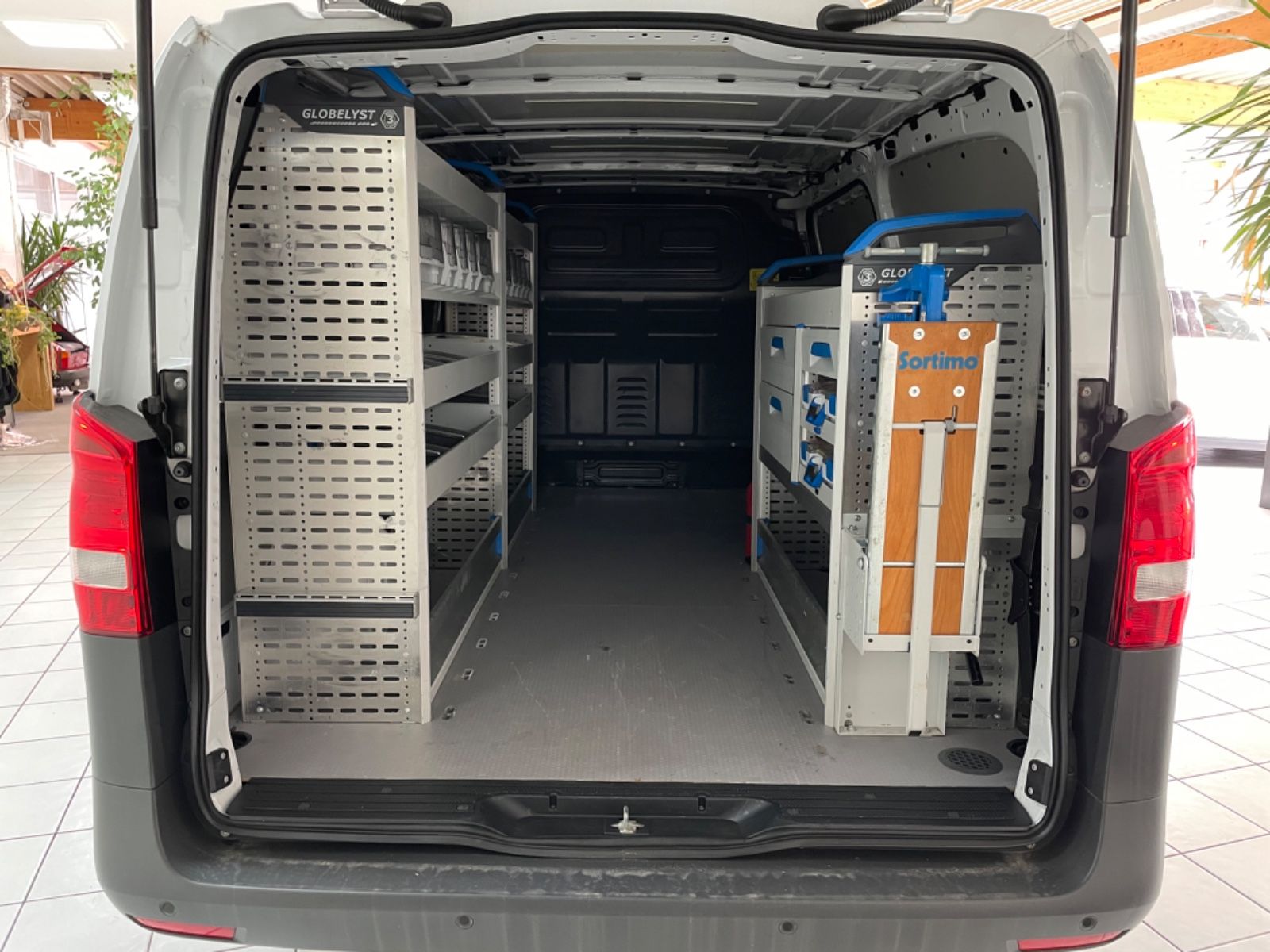 Fahrzeugabbildung Mercedes-Benz Vito Kasten 111 extralang *Werkstatt*