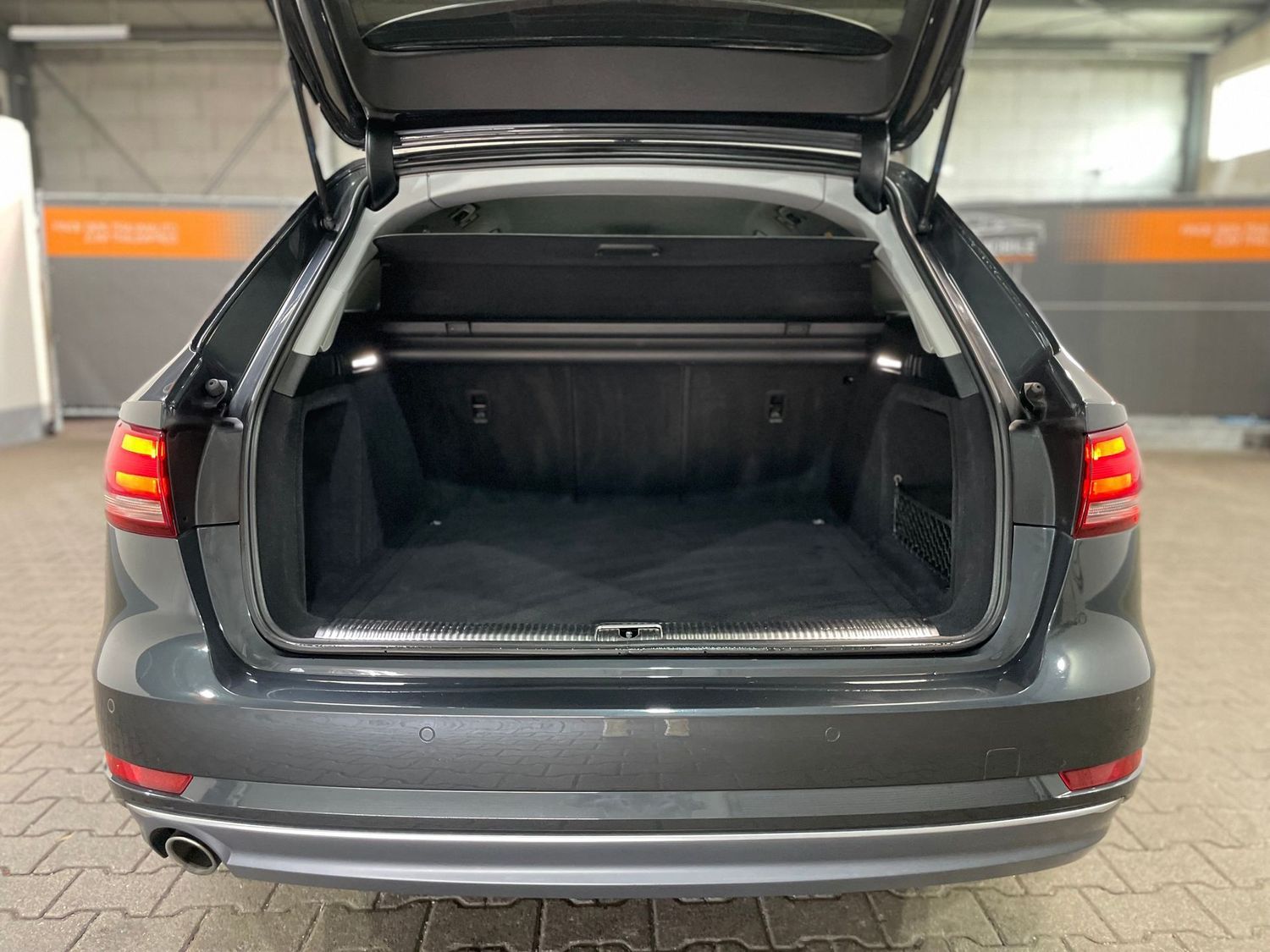 Fahrzeugabbildung Audi A4 S-Line sport#Xenon#Virtual#Tempo#Sound