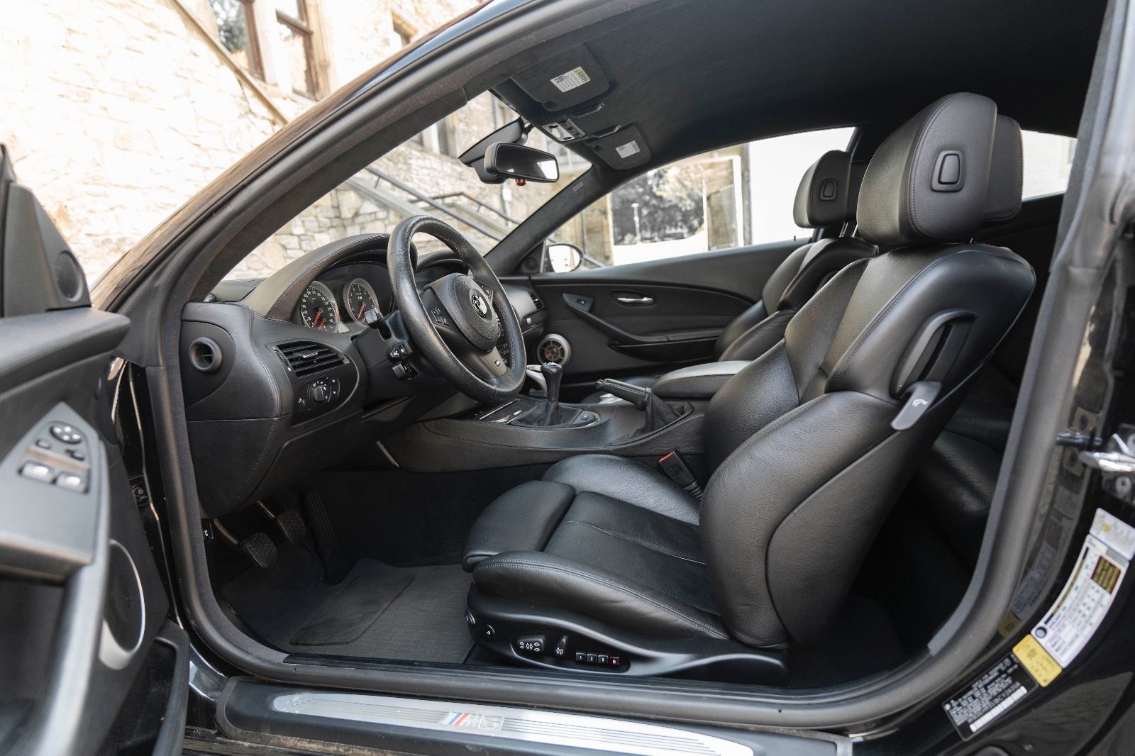 Fahrzeugabbildung BMW M6 Coupé Manual 1/323 Head Up Individual Audio