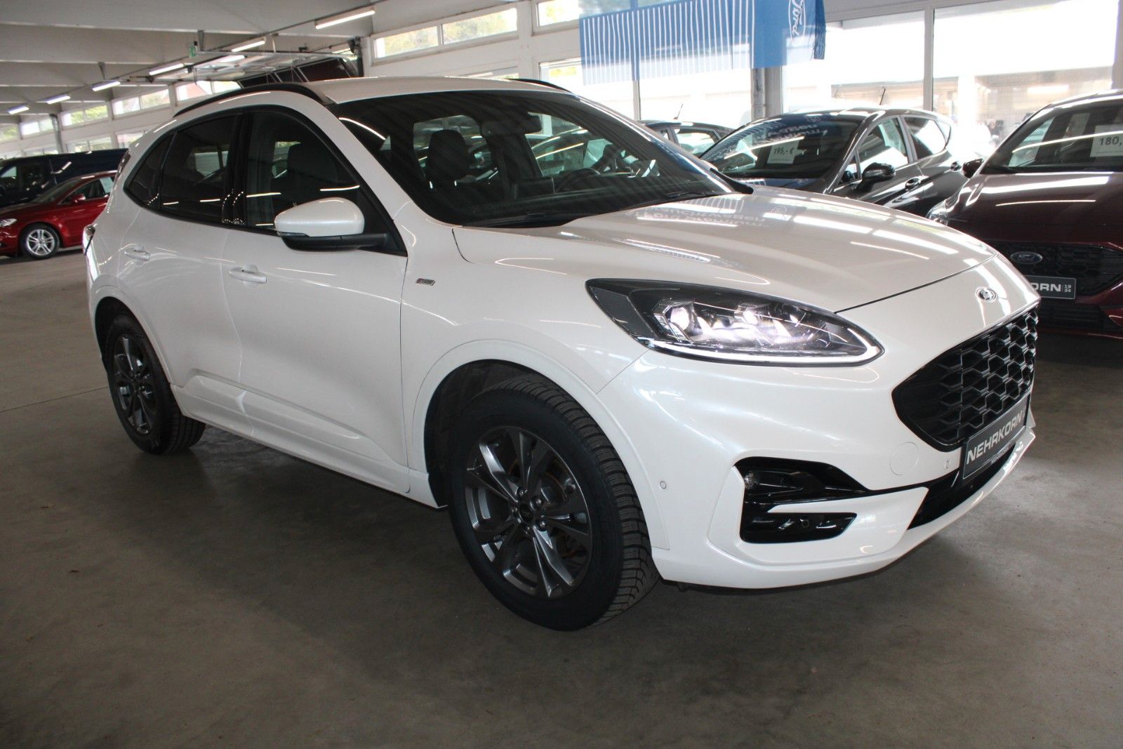 Fahrzeugabbildung Ford Kuga ST-Line X Aut. AWD LED AHK ACC HUD WinterP