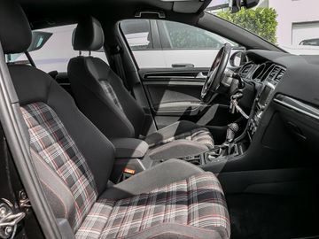 Volkswagen Golf VII GTI Performance BMT Navi Winterräder