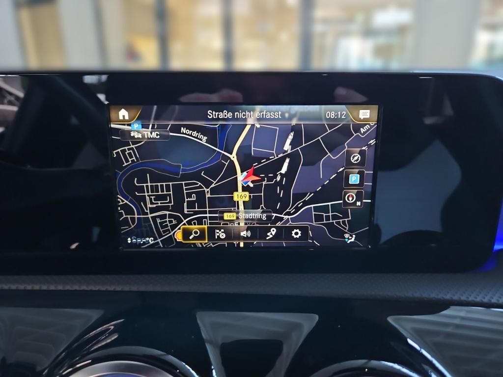 Fahrzeugabbildung Mercedes-Benz A 180 AMG Night Navi HUD LED Parkpilot Soundsys.