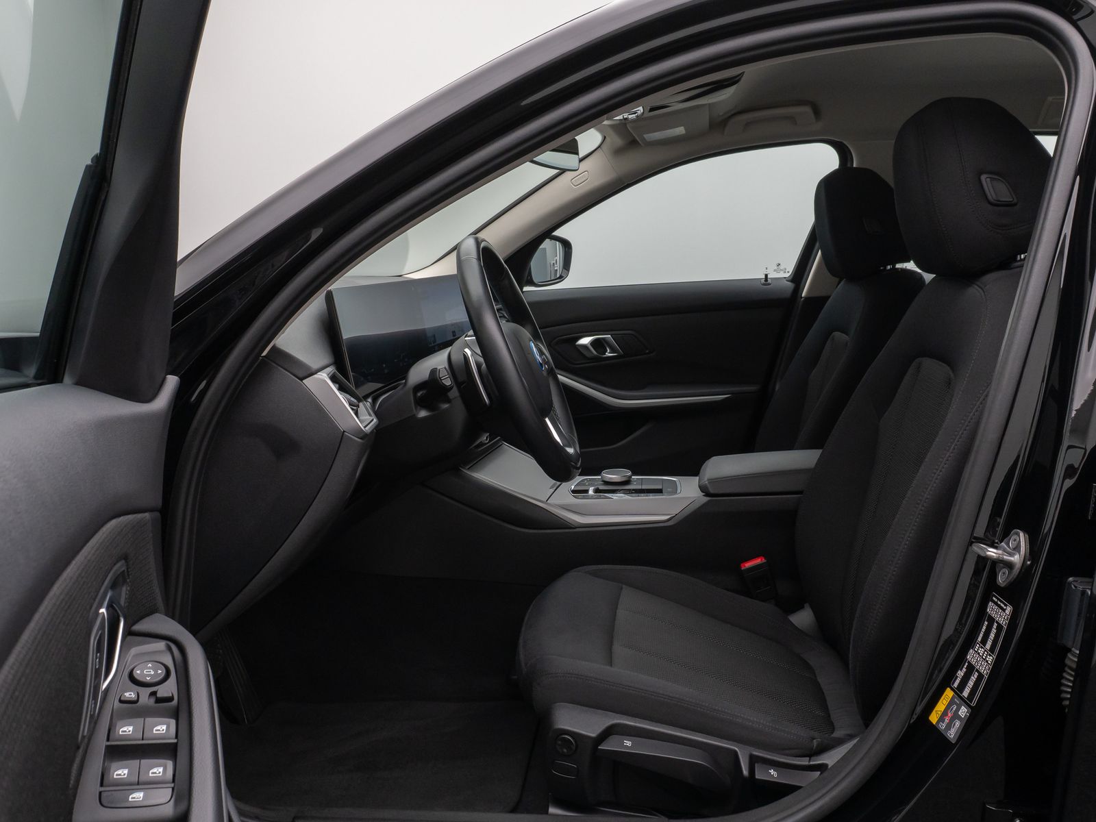 Fahrzeugabbildung BMW 330e DAB CockPit+ Lordos PDC Geschwindigkeitsreg