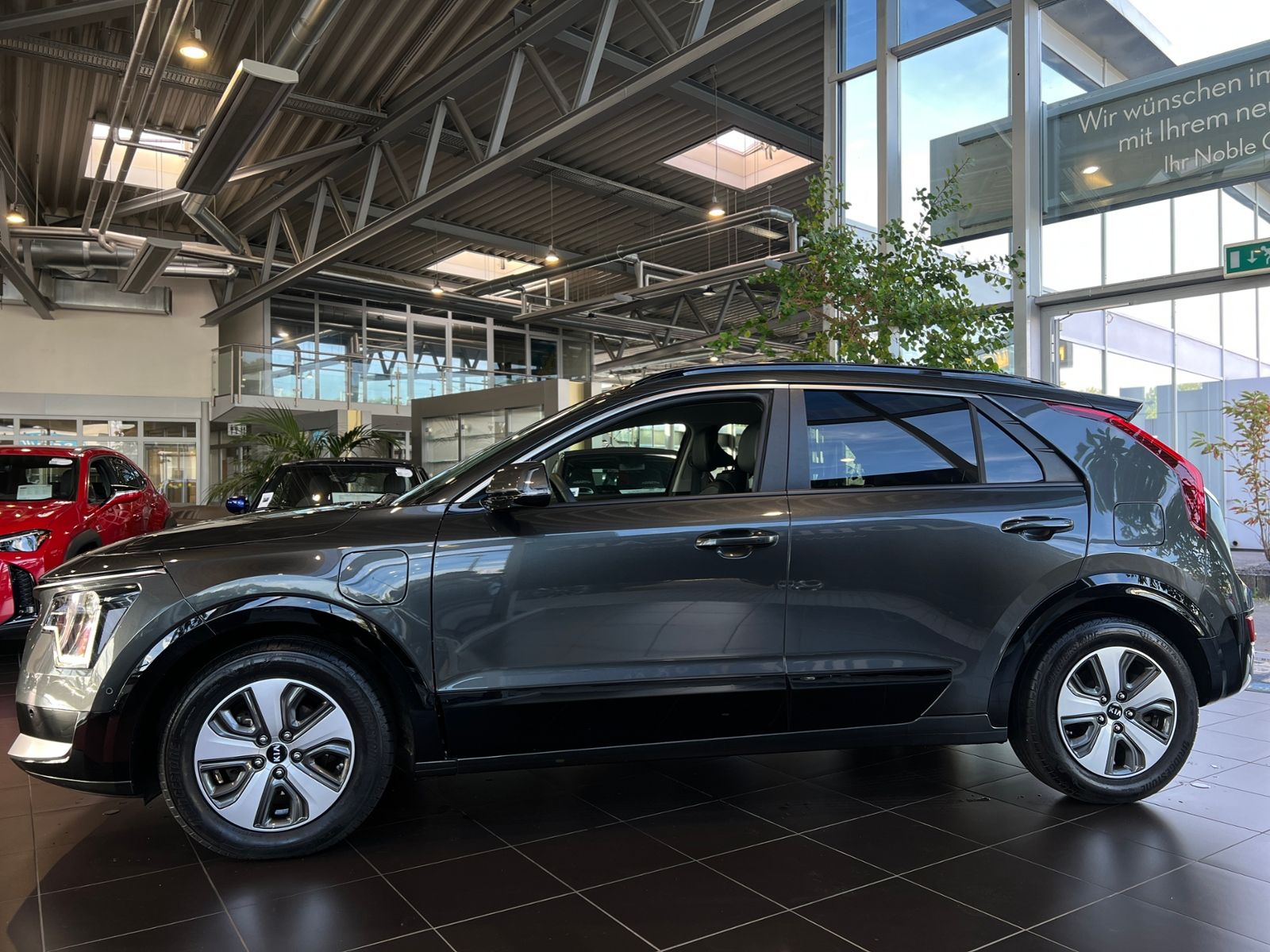 Fahrzeugabbildung Kia Niro Spirit PHEV Relax-Pack Tech-Pack HUD H&K