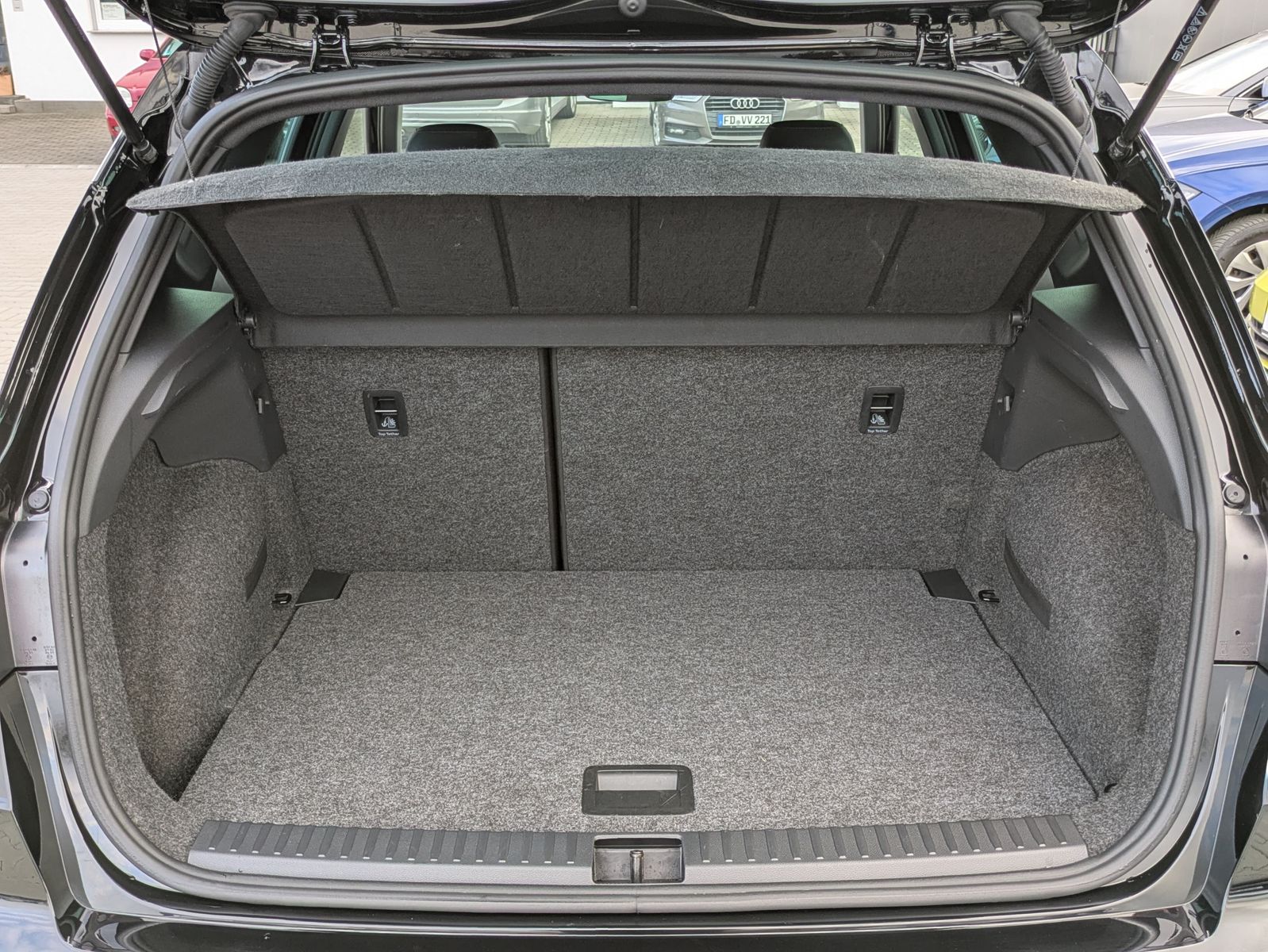 Fahrzeugabbildung SEAT Arona 1.5 TSI FR DSG AHK*ACC*LED*APP*DAB*KAMERA