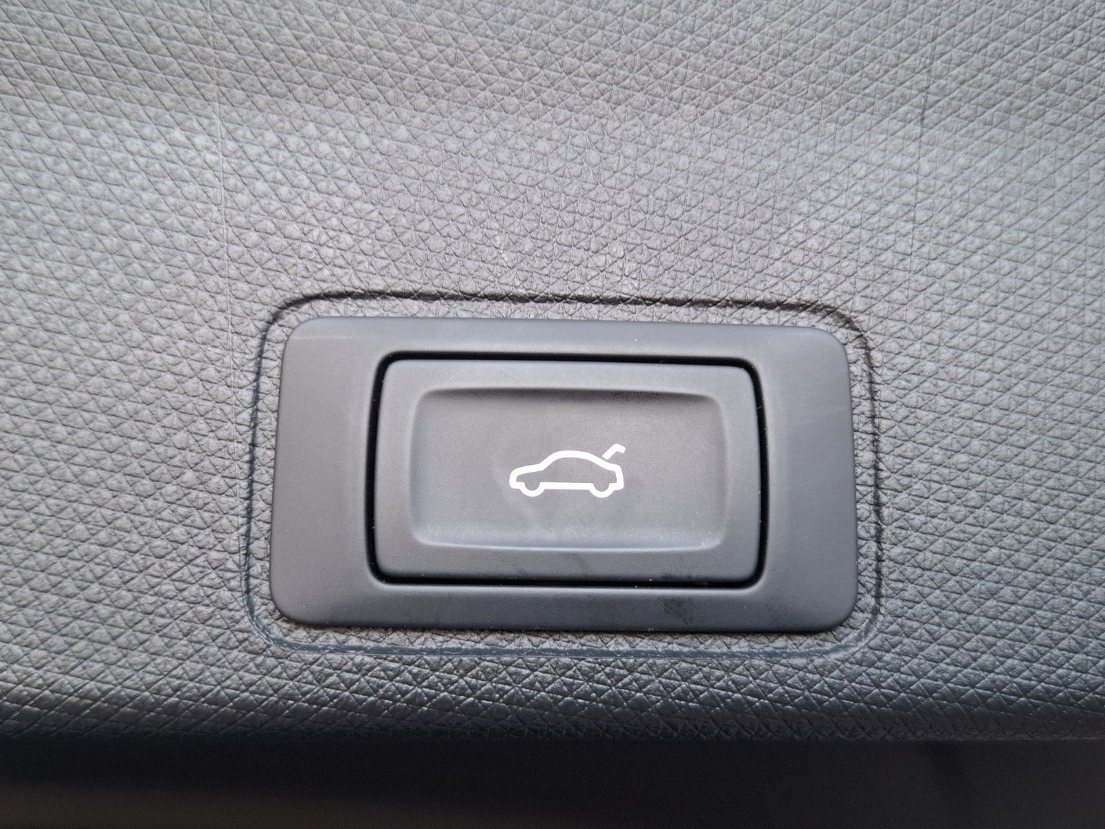 Fahrzeugabbildung CUPRA Terramar eTSI Matrix Navi HUD ACC RFK SHZ 19"