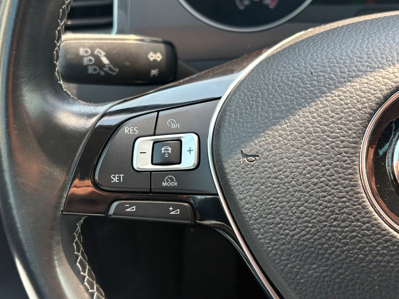Fahrzeugabbildung Volkswagen Golf Sportsvan 2.0 TDI VII Lounge Xenon AHK ACC