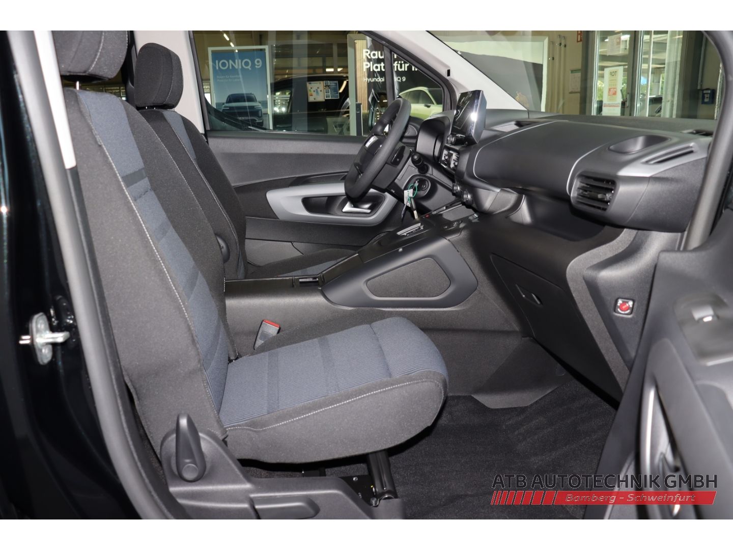 Fahrzeugabbildung Fiat Qubo -L 5-Sitzer ICON 50kWh 136PS Apple CarPlay