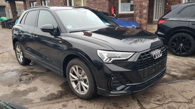 Audi Q3 35 TFSI S line S tronic / nur 2852 km !!!