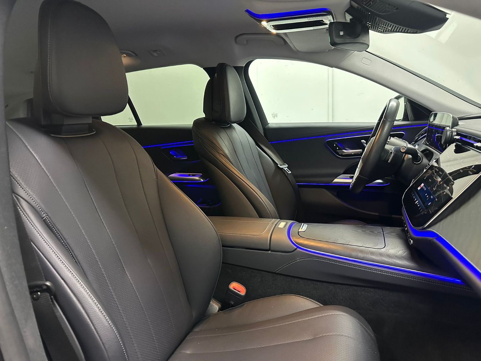 Fahrzeugabbildung Mercedes-Benz E 450 4MATIC T All-Terrain Autom. *AHK*AMBIENTE*