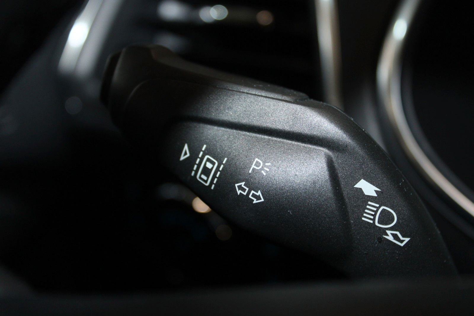 Fahrzeugabbildung Ford S-Max Titanium Automatik 7-Sitze AHK ACC CAM LED