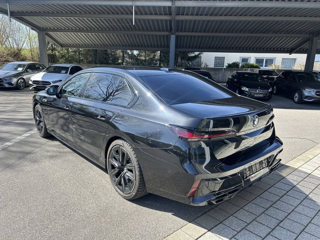 BMW M760