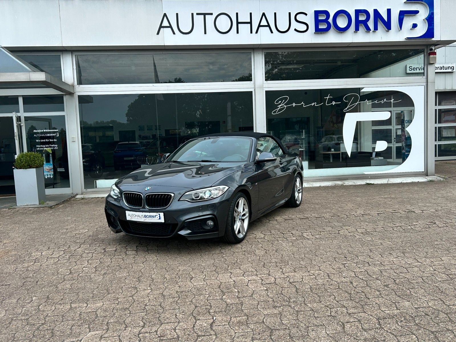 BMW 220 i Cabrio M Paket 1. Hand