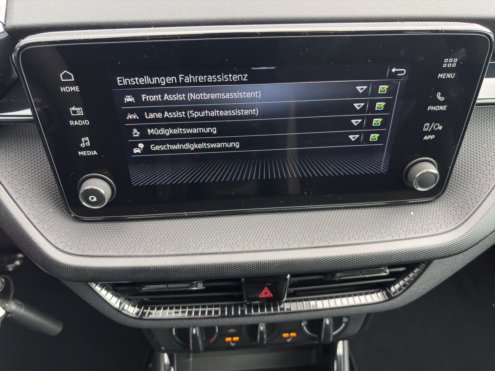 Fahrzeugabbildung SKODA Fabia Essence 1,0 TSI 70 kW Klima/Sitzhzg/Blueth