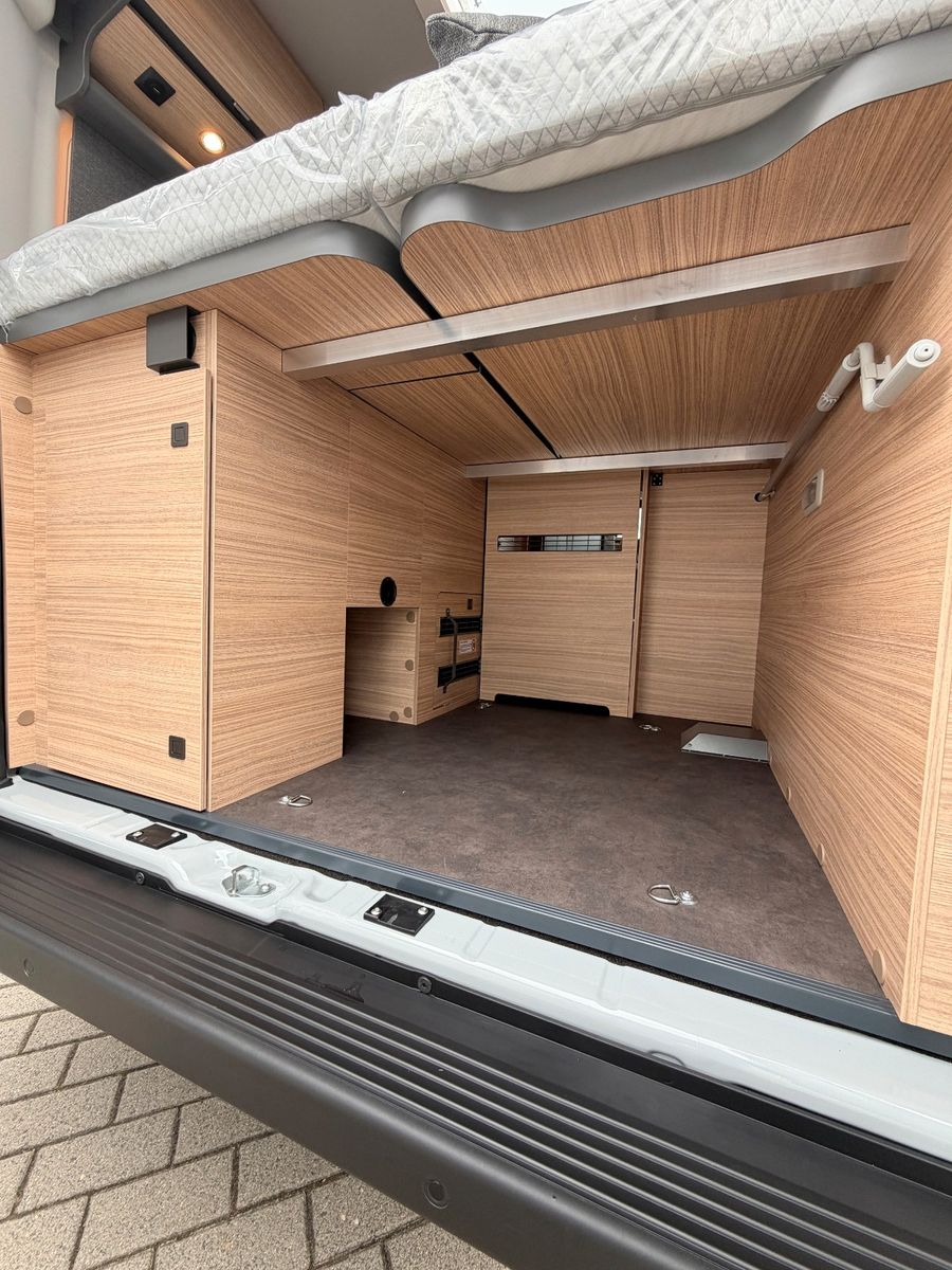 Fahrzeugabbildung Malibu Van first class - two rooms GT skyview 640 LE RB